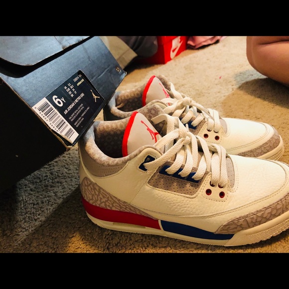 Air Jordan 3s retro (gs) ***SOLD*** - Picture 4 of 4
